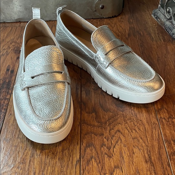 Vionic Uptown Penny Loafers Metallic Silver Leather 9.5 - Picture 6 of 13